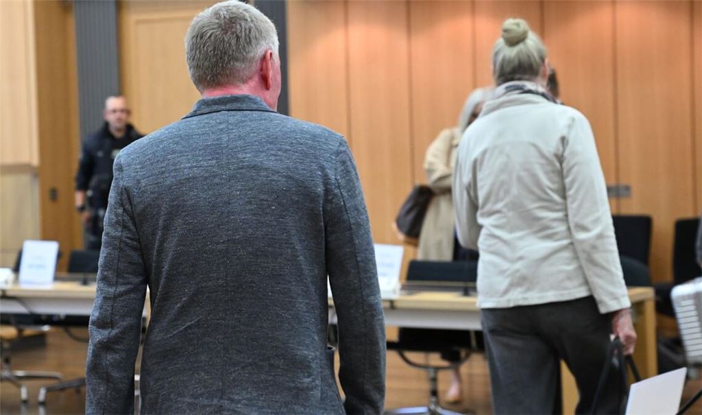 Zum Prozessauftakt vor dem Landgericht Braunschweig benötigte der Staatsanwalt zwei Stunden für die Verlesung der Vorwürfe.