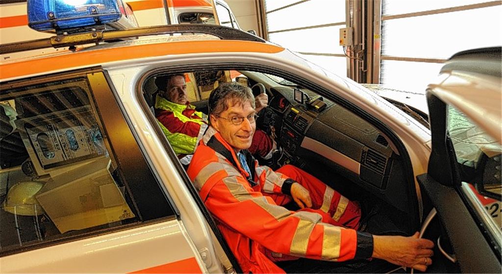 Zum Wohle anderer ist der Diefenbacher Notarzt und DRK-Helfer Dr. Stefan Bosch immer auf dem Sprung. Der Mann, der seinen Job mit Leidenschaft macht, beklagt im Interview mit unserer Zeitung, dass sich Autofahrer an Unglücksstellen immer wieder rücksichtlos verhalten und damit Betroffene, Ersthelfer und Rettungspersonal gefährden und die Arbeit vor Ort behindern. Foto: Fotomoment