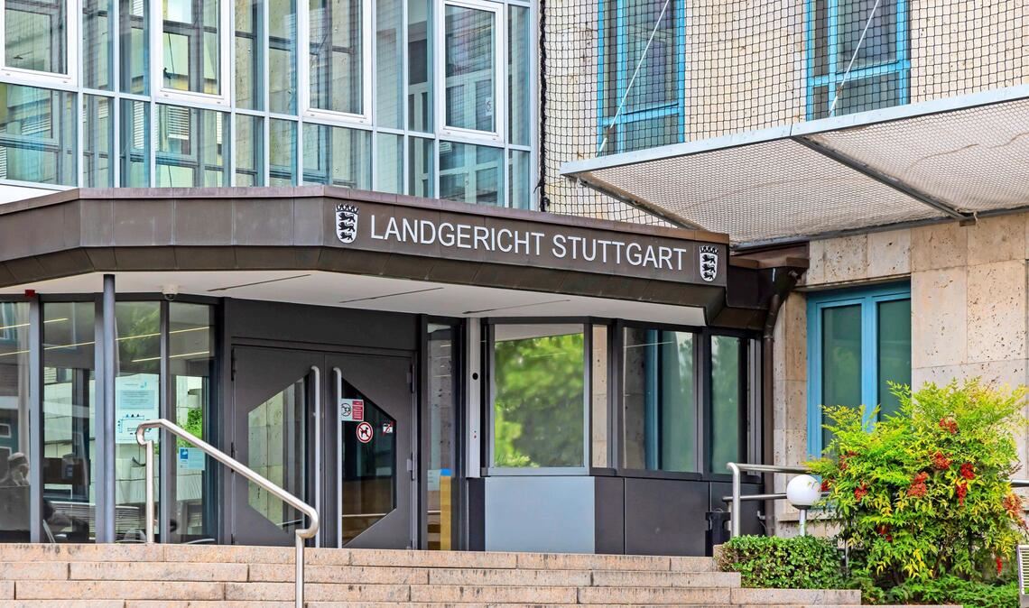 Zum zweiten Mal muss sich der Ex-Inspekteur der Polizei vor dem Landgericht Stuttgart verantworten.