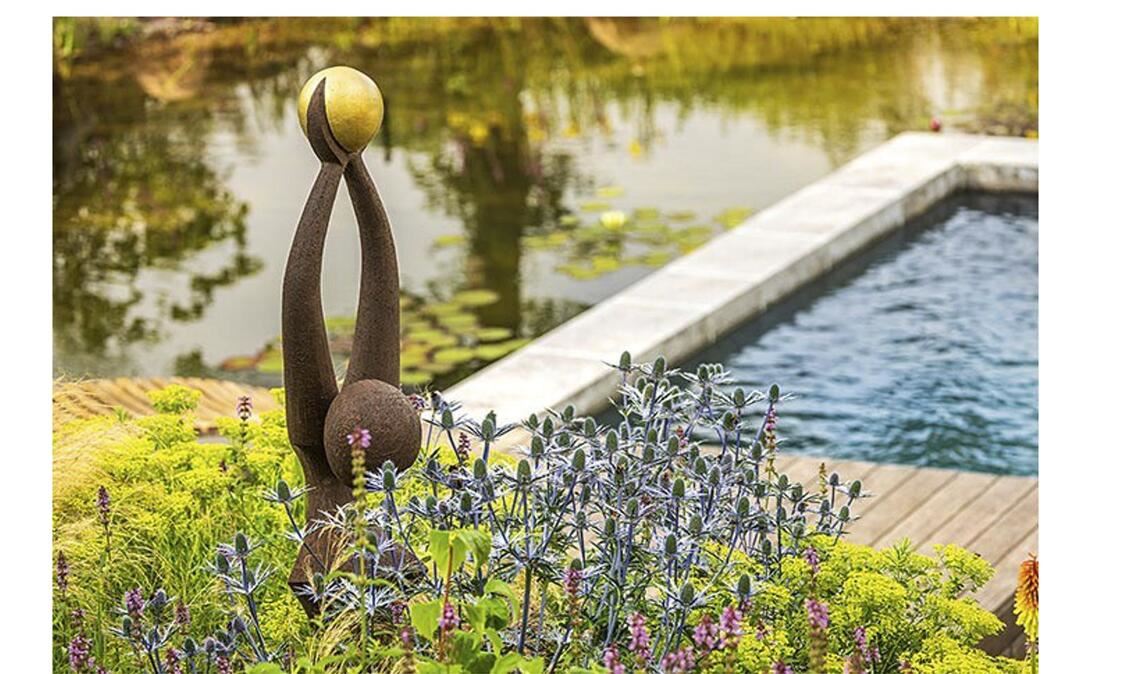 Zum zweiten Mal wurde der Newcomer des Jahres gekürt, eine Auszeichnung, die junge Büros und Neugründungen fördern und ehren möchte. Der Preis geht an das Planungsbüro Draußen Daheim GmbH mit dem Projekt „Oase der Lebensfreude“ in Weimar.