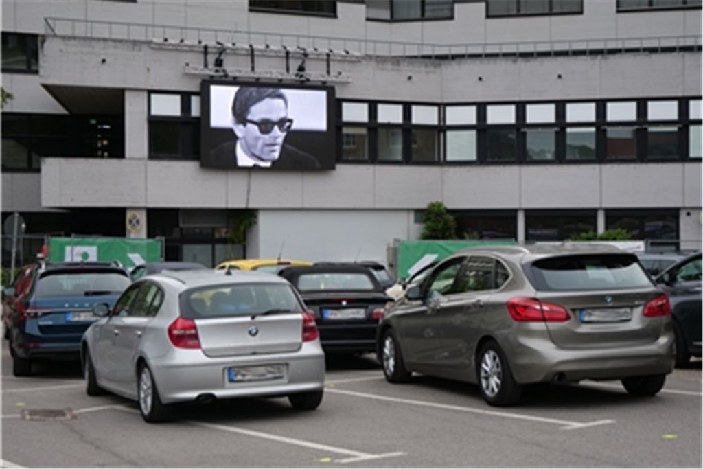 Zumindest ein Hauch von Kino-Erlebnis: Mit der Vorpremiere des Films „Vor mir der Süden“ startet das Pop-up-Autokino auf dem Parkplatz am Rathaushof in Pforzheim.Friedrich
