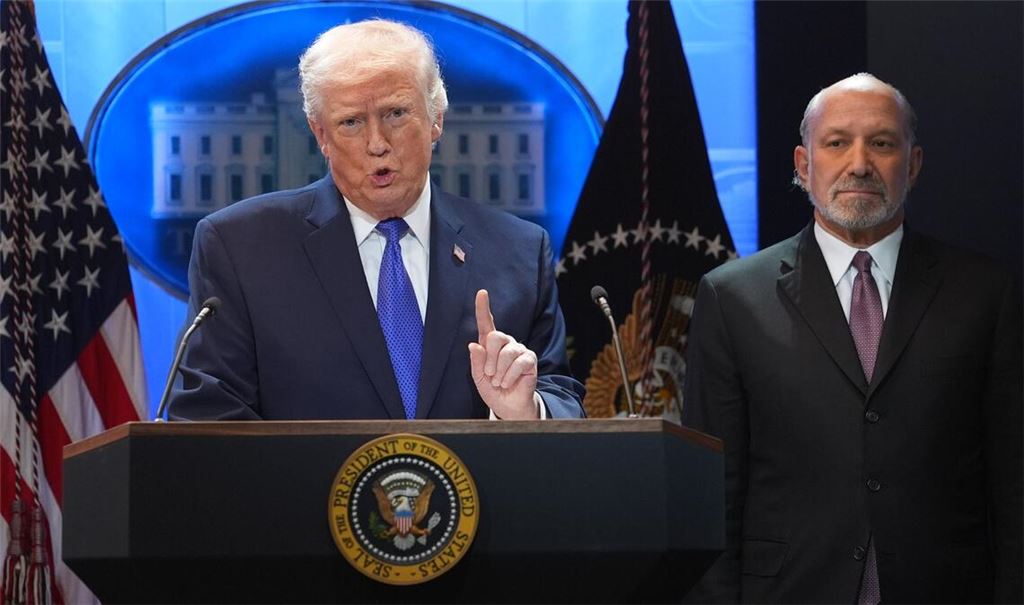 Zunächst kündigte US-Präsident Trump am Freitag einen weltweiten Zollsatz auf Importe in die USA von 10 Prozent an - um ihn dann am Folgetag auf 15 Prozent hochzusetzen.