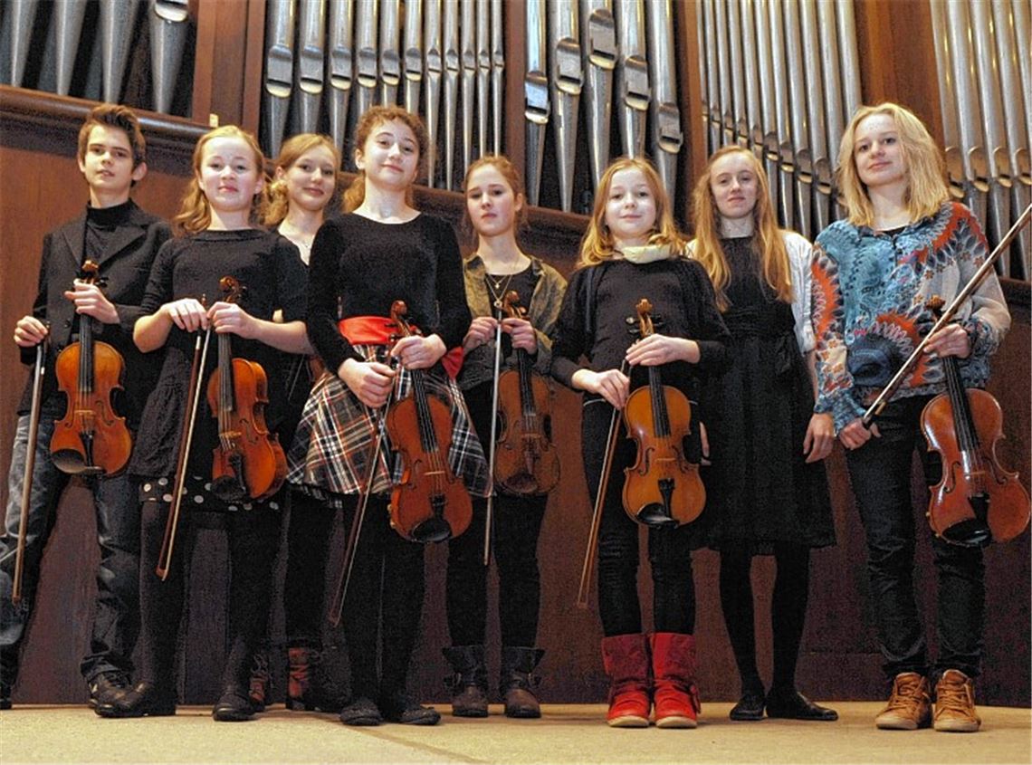 Zur Einstimmung auf ihre Teilnahme am Wettbewerb „Jugend musiziert“ geben junge Violinistinnen der Musikschule Gutmann ein Konzert in der Mühlacker Herz-Jesu-Kirche.