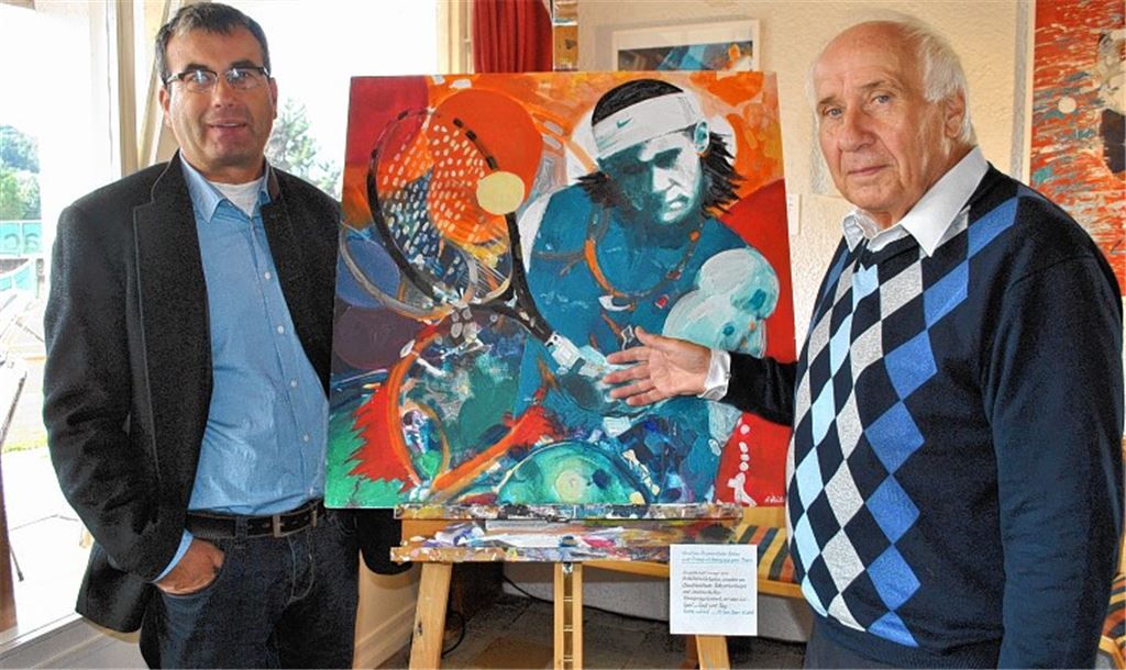 Zur Freude von TC-Vorsitzendem Martin Fischer stellt Friedrich Heider (re.) seine Werke im Clubhaus aus. Foto: Stahlfeld