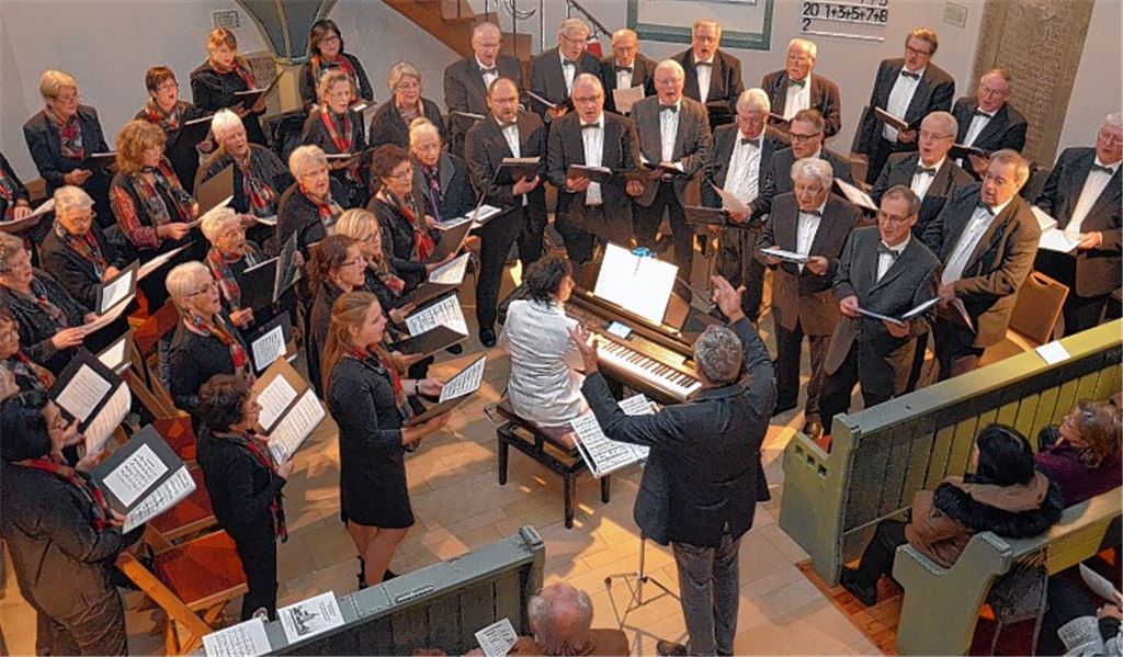 Sänger gestalten vorfestliche Feierstunde