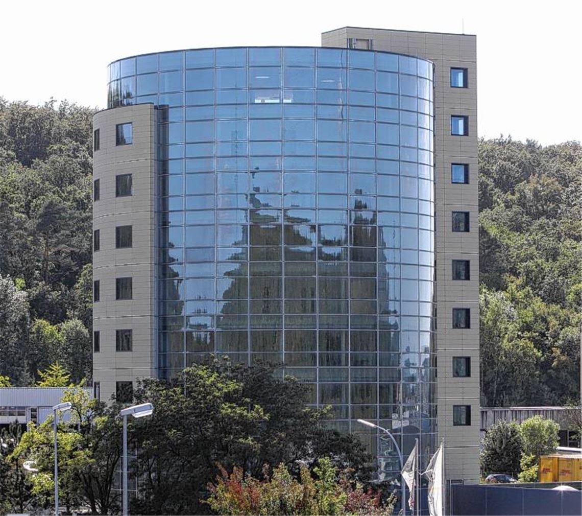 Zurück auf Los! Am markanten Mühlacker Büroturm im alten Industriegebiet könnten schon bald wieder Handwerker arbeiten. 