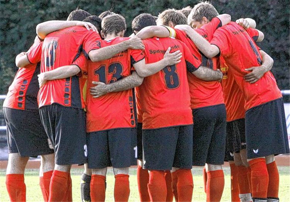 Zusammenrücken: Die Sportfreunde Mühlacker müssen in der Defensive stabiler werden. Foto: Eigner