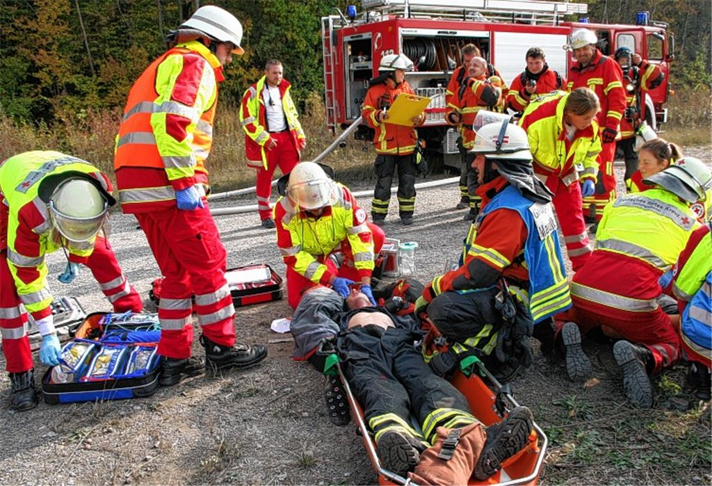 Rettungskräfte üben gemeinsam