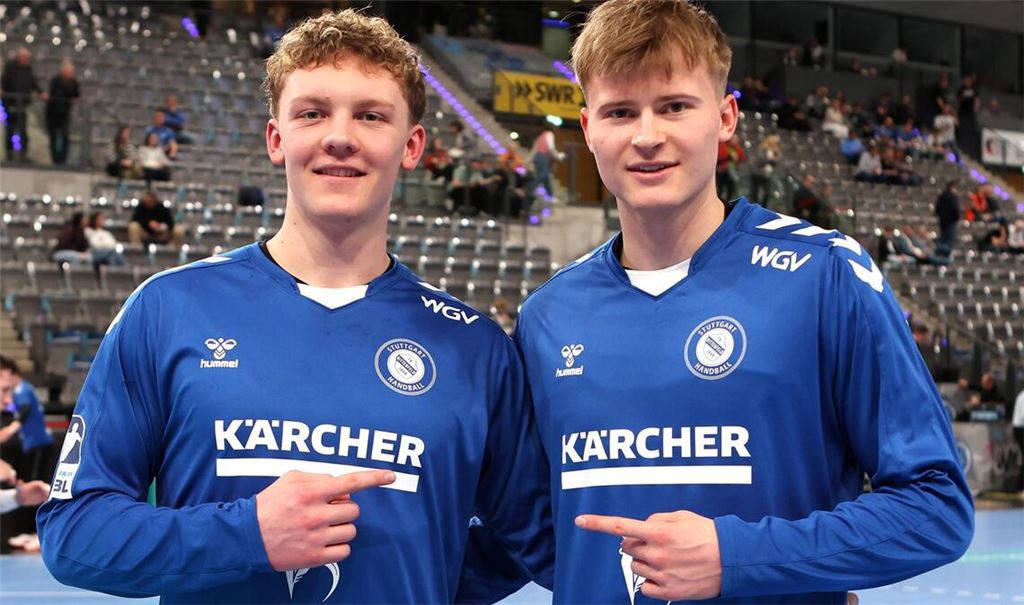 Zwei 19-jährige Handball-Bundesligaspieler des TVB Stuttgart: Max Heydecke (li.) und  Linus Schmid.