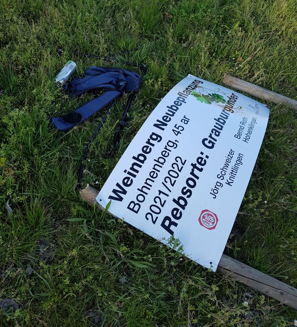 Sachbeschädigung am Bohnenberg ärgert Betroffenen Zwei Fälle von Vandalismus, auf die ein Knittlinger am Bohnenberg und auf dem „Reichshälder Köpfchen“ gestoßen ist. Fotos: privat