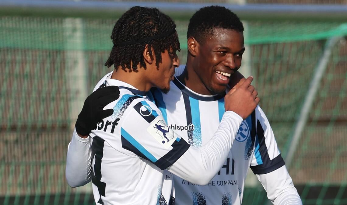 Zwei Gewinner der Vorbereitung bei den Stuttgarter Kickers: Melkamu Frauendorf und Abdoulie Mboob (re.).