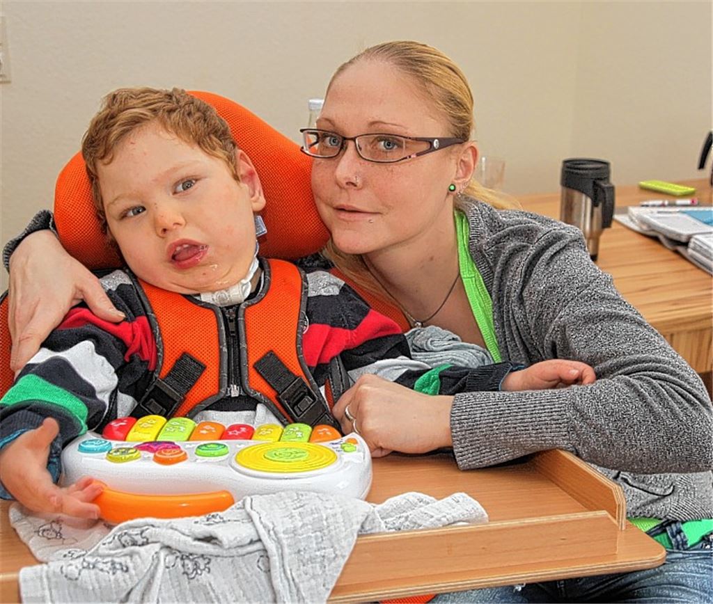 Zwei Kämpfer: Lisa Meyer, die zwei Organe transplantiert bekommen hat, mit ihrem Sohn Paul.