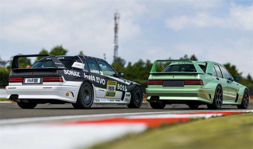 Zwei Prototypen bei Testfahrten auf dem Nürburgring