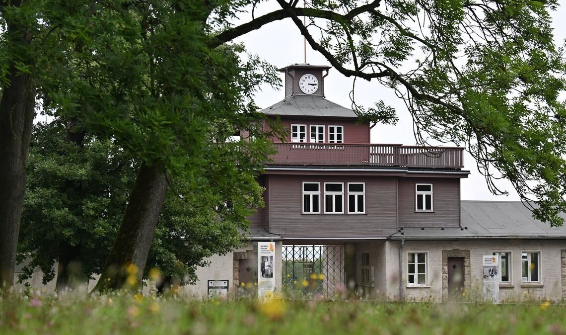 Zwei Verbände kritisieren einen geplanten Auftritt des Kulturstaatsministers Wolfram Weimer beim Gedenken an die Befreiung des Konzentrationslagers Buchenwald. (Archivbild)