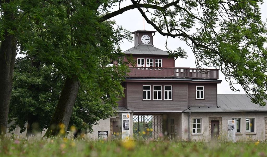 Zwei Verbände kritisieren einen geplanten Auftritt des Kulturstaatsministers Wolfram Weimer beim Gedenken an die Befreiung des Konzentrationslagers Buchenwald. (Archivbild)