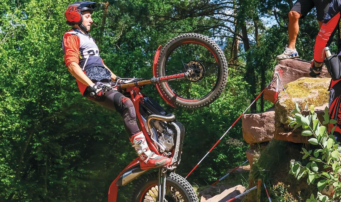 Zwei der ausgezeichneten Motorrad-Trial-Fahrer des RMSC Ölbronn: Oscar Wünsch und Henning Koernig (Bild unten). Fotos: Andreas Wünsch/privat