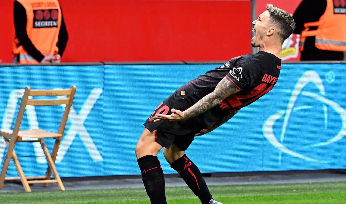 Zweimal stark beim Freistoß: Alejandro Grimaldo.