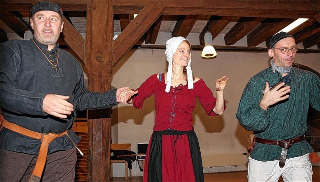 Julia von Dürrmenz bittet zum Tanz