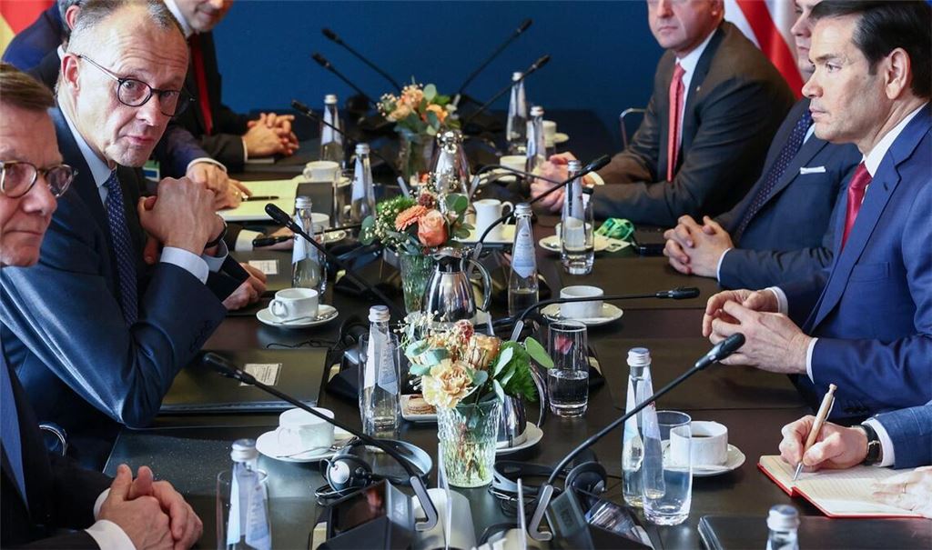 "Zwischen Europa und den Vereinigten Staaten von Amerika hat sich eine Kluft, ein tiefer Graben aufgetan", konstatierte Kanzler Merz in seiner Rede bei der MSC. Später traf er sich dann mit US-Außenminister Marco Rubio.