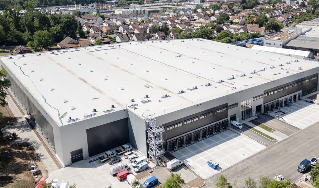 Zwischen Osttangente und Firma Mahle ist das neue Logistikzentrum entstanden – in einer Bauzeit von deutlich weniger als einem Jahr. Fotos: Fotomoment