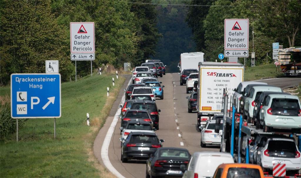 Zwischen den Anschlussstellen Ulm-West und Mühlhausen wird die Autobahn von Freitagabend bis Montagmorgen voll gesperrt.