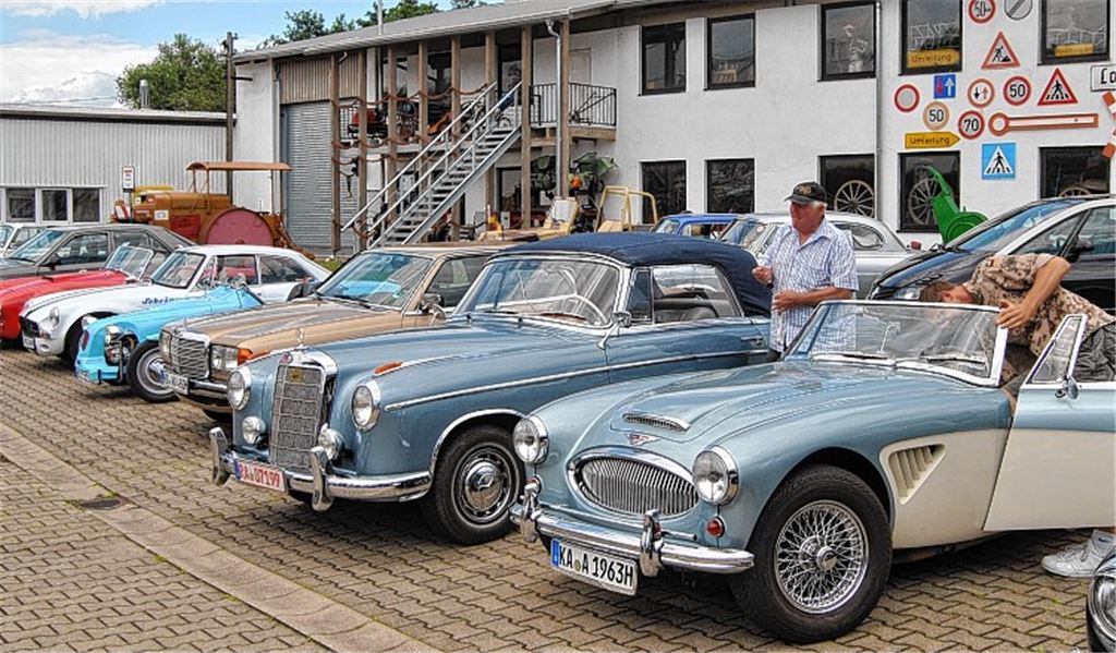 Oldtimer machen Stopp in Knittlingen