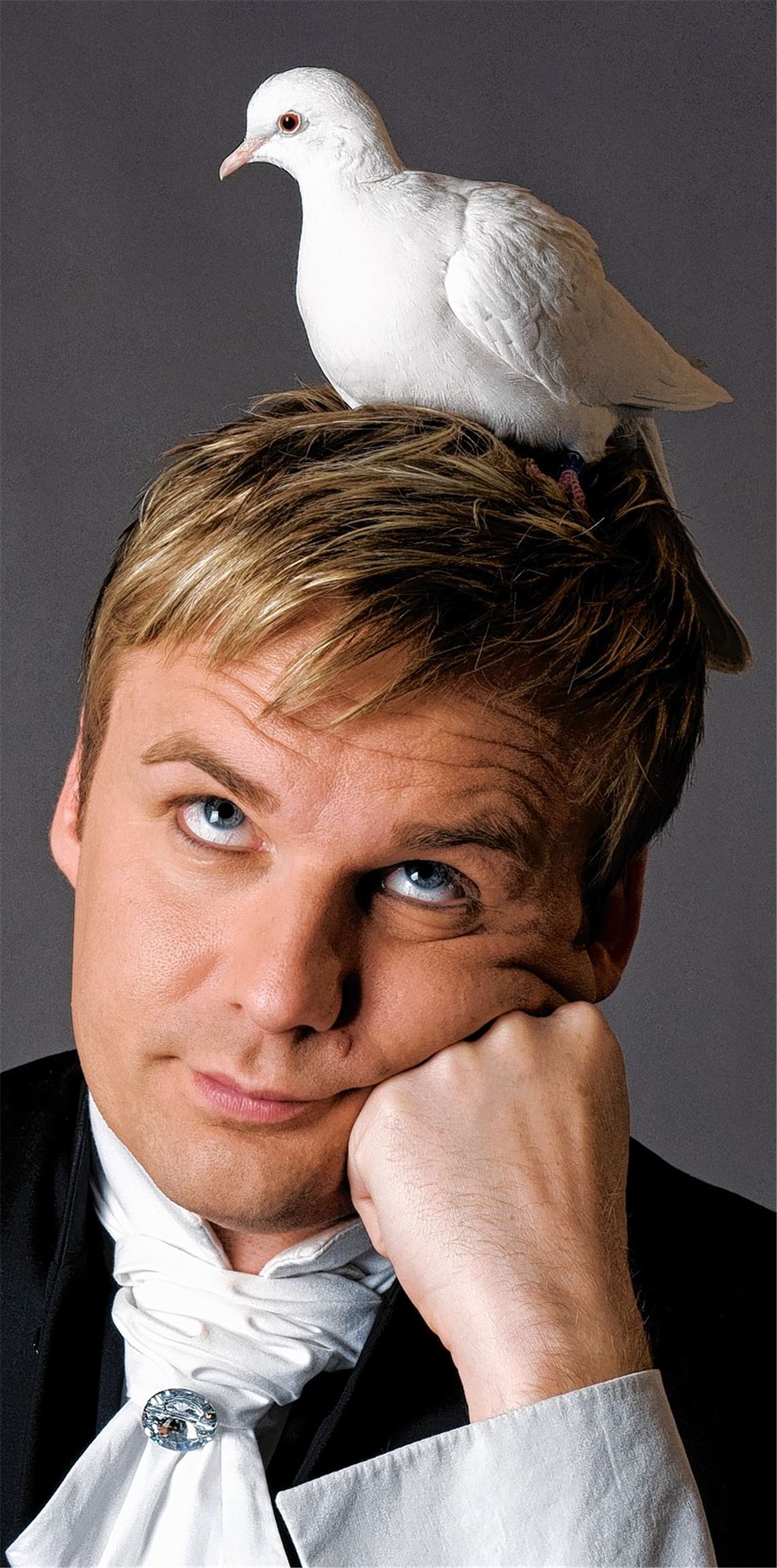 Zyculus (li.), Lecusay Martin (oben) und „Flick Flack“ zählen zu den Stars der Gala.