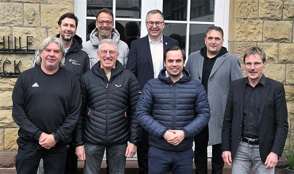 bfv-Geschäftsführer Sascha Döther und Felix Wiedemann, Nico Morast, Heiko Faber; vorne: Ronny Zimmermann, Carsten Lachenauer, Nico Morast und Jürgen Galm (v.li.). Foto: privat