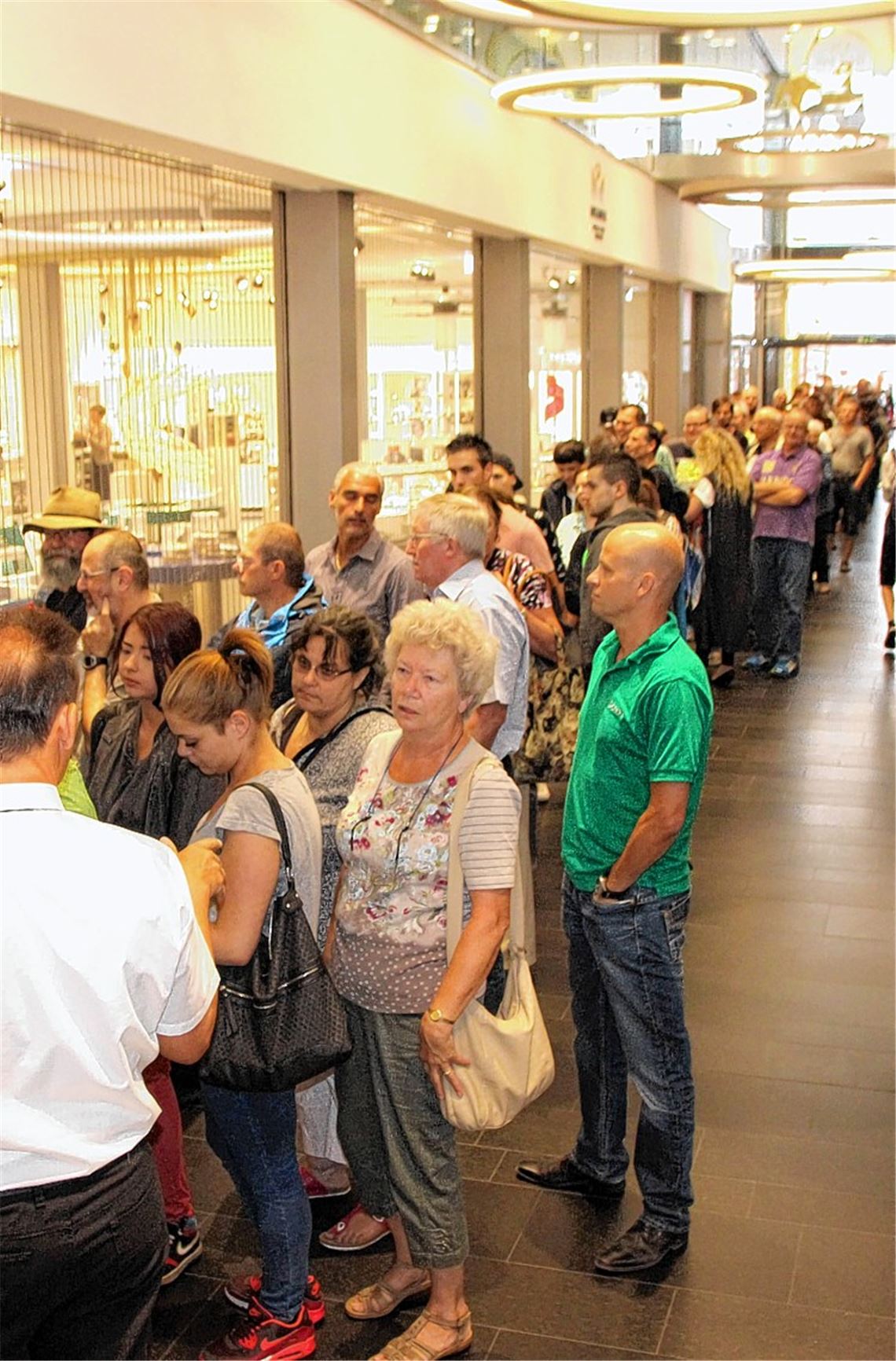 …und setzt sich im Inneren des Gebäudes fort,…