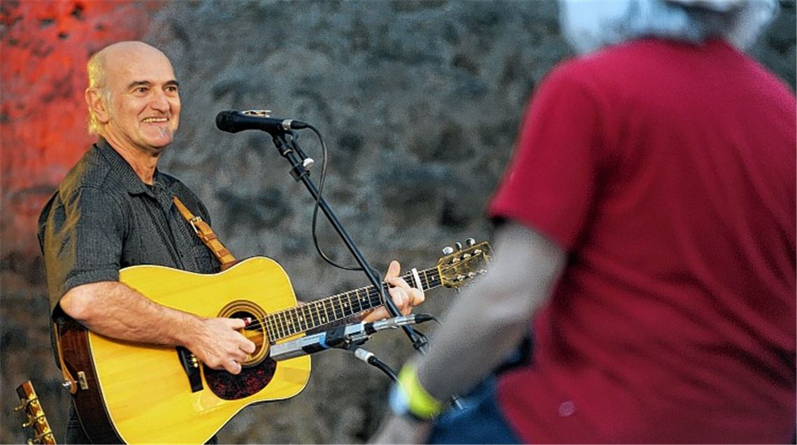 ...und tags darauf beeindruckt „Zupfgeigenhansel“ alias Erich Schmeckenbecher.