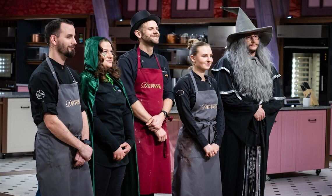 (v.l.) Sven, Anna, Michael, Lina und Péter stellen sich der "Hokus Pokus"-Aufgabe.
