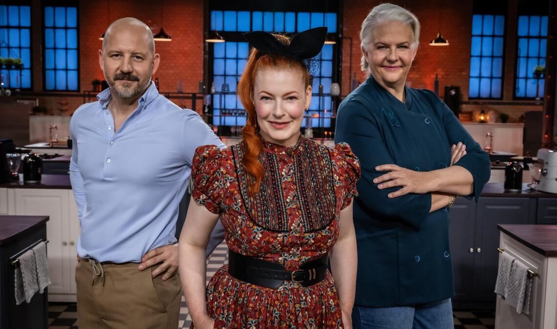 (v.l.n.r.) Christian Hümbs; Enie van de Meiklokjes; Bettina Schliephake-Burchardt