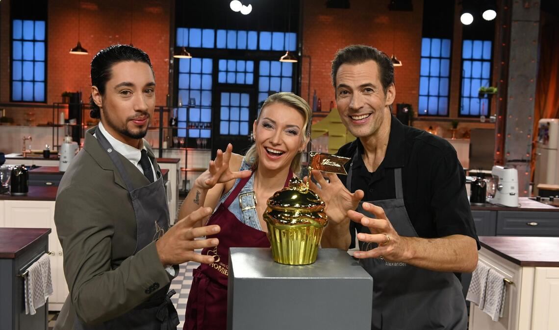 (v.l.n.r.) René Casselly, Anna-Carina Woitschack und Alexander Mazza kämpfen um den goldenen Cupcake.