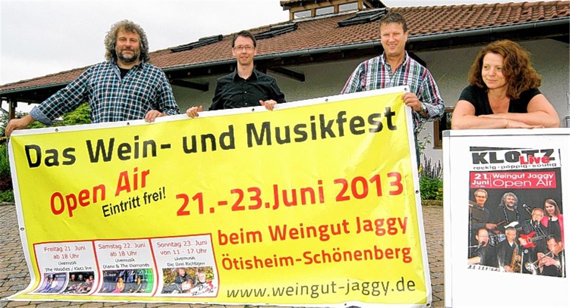 vom 21. bis 23. Juni findet das erste Wein- und Musik-Fest im Weingut Jaggy statt. Darauf freuen sich: (v.li.) Norbert Klotz, Pascal Vinnay, Frank und Patricia Jaggy. (Foto: Kollros)