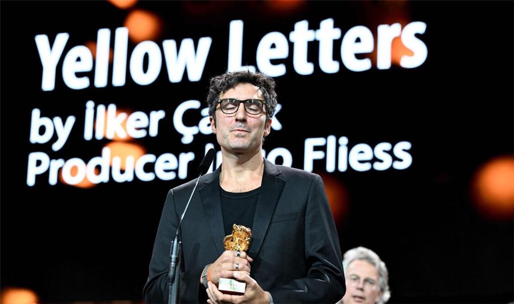 İlker Çatak hat den Goldenen Bären der Berlinale gewonnen mit „Gelbe Briefe“.